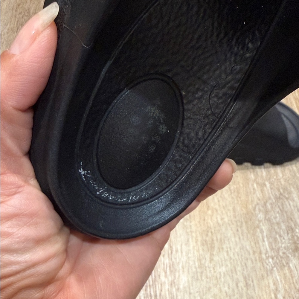 Free Poepple Movement Women’s Black Robber Slip On Sandals Size 35/36 - Picture 2 of 8